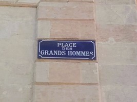 nom de rue sur mur