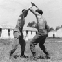 paras pratiquant le krav-maga en 1955