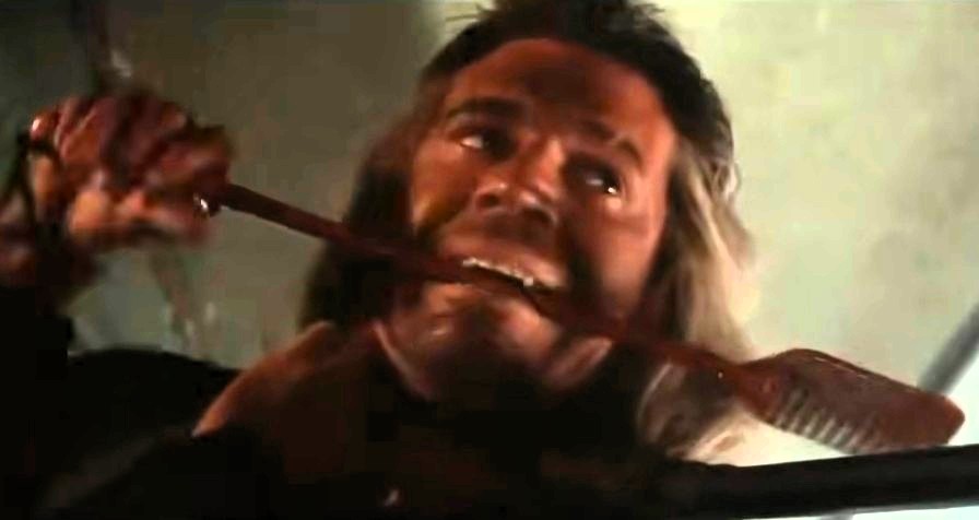 Mad Max dégainant sa tapette-épée