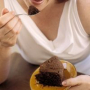 Après le sucré de l'addiction, le salé de l'addition.